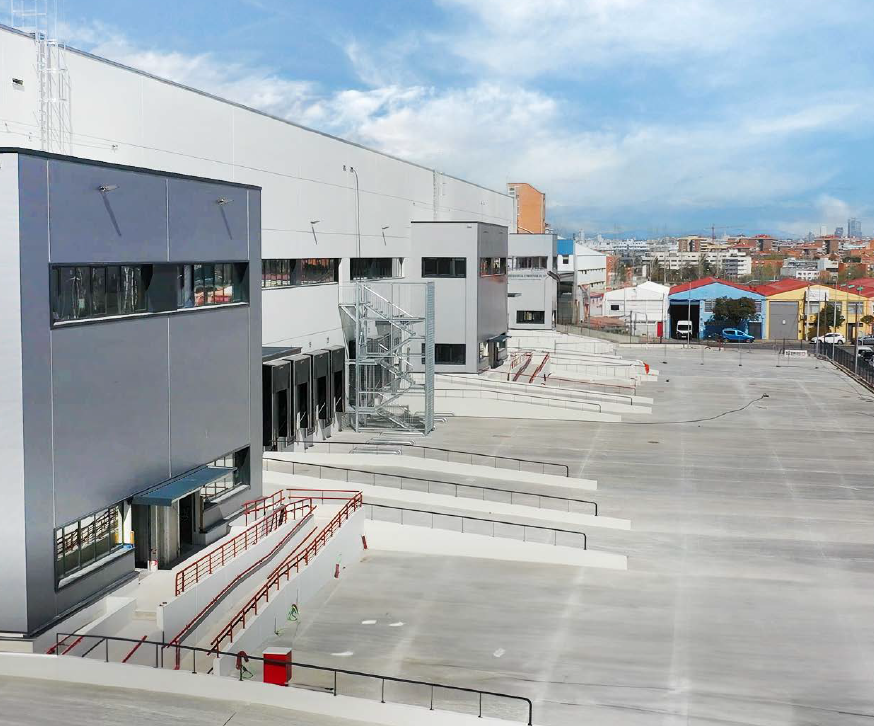 Vista exterior de Nau industrial de lloguer en  Madrid Capital amb Calefacció i Alarma