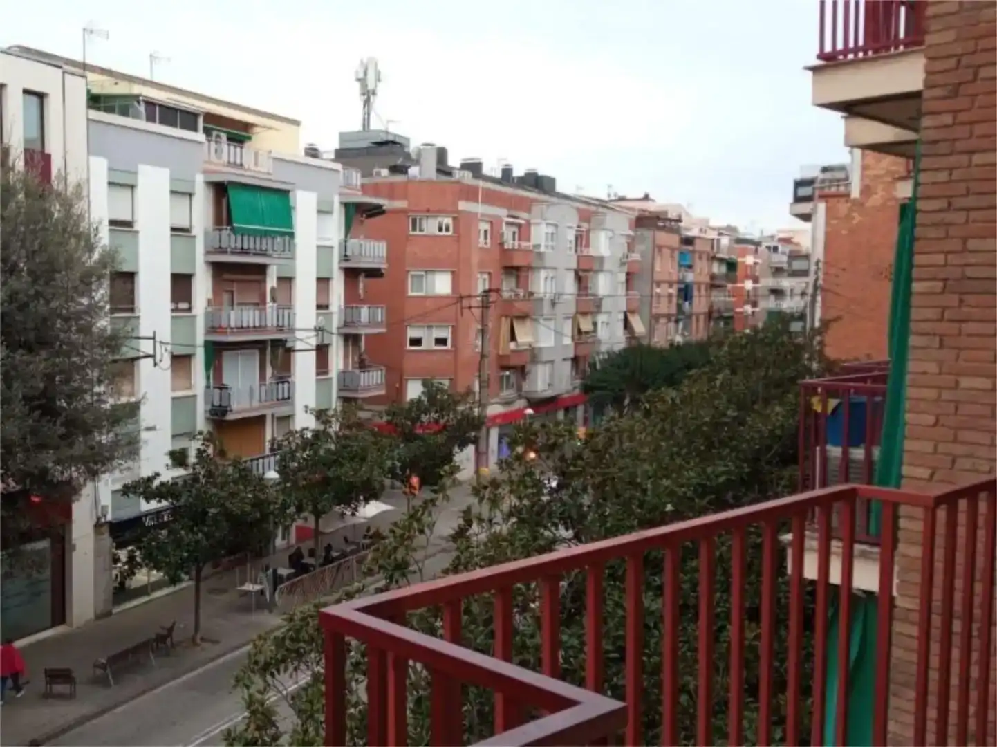 Vista exterior de Pis en venda en La Llagosta amb Balcó