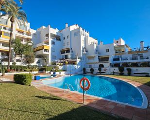 Vista exterior de Apartament en venda en Estepona amb Aire condicionat, Parquet i Terrassa