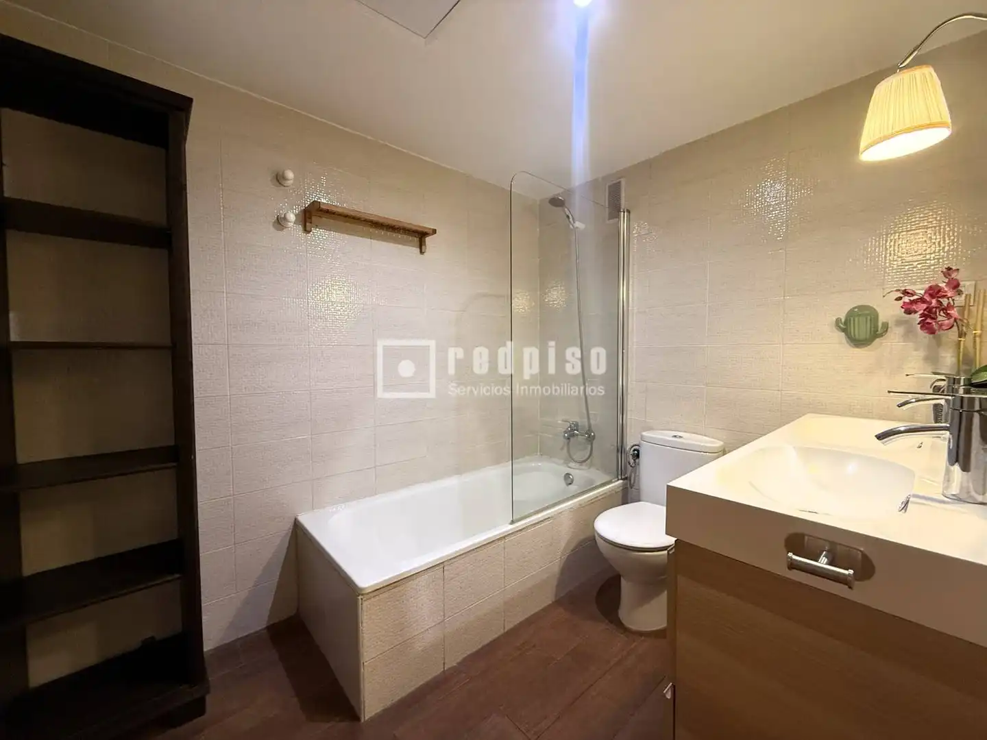 Baño de Ático de alquiler en Madrid con Aire acondicionado, Calefacción y Jardín privado