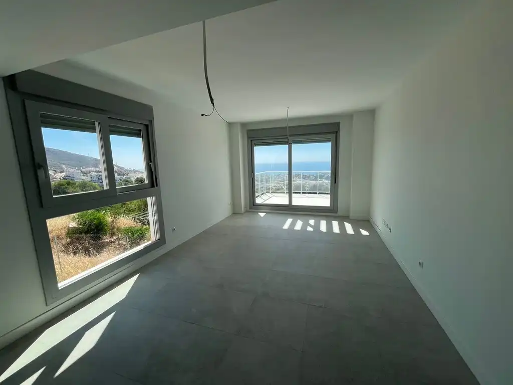 Sala de estar de Ático en venta en Benalmádena con Terraza y Piscina comunitaria