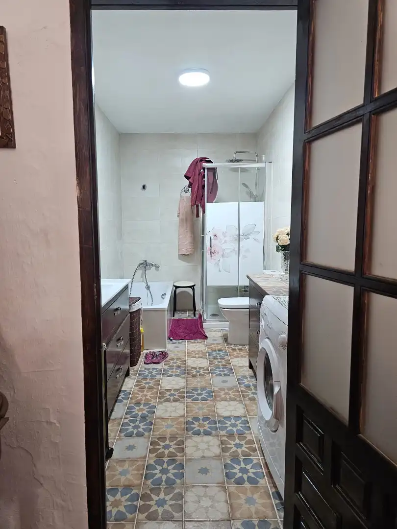 Bany de Casa o xalet en venda en Benamocarra amb Terrassa i Moblat