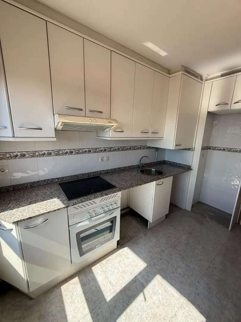 Cocina de Piso en venta en Oviedo  con Calefacción y Trastero