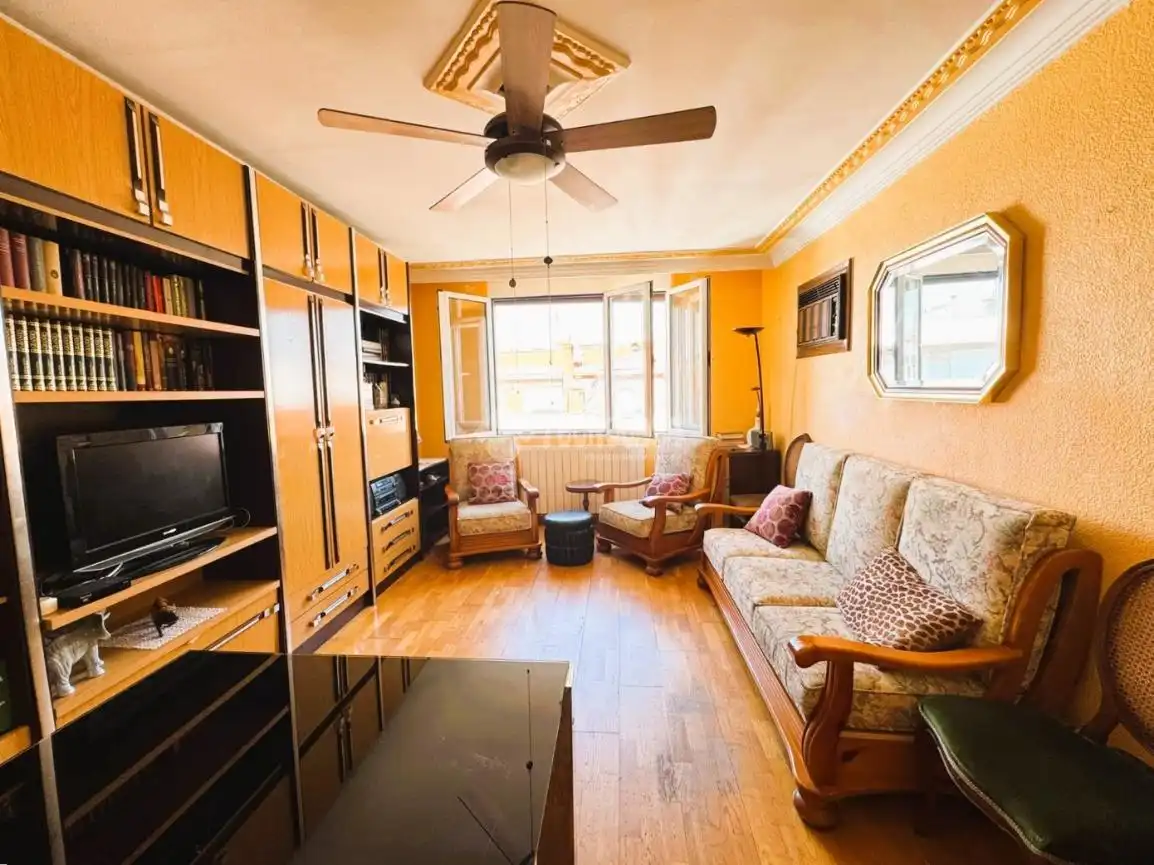 Sala de estar de Piso en venta en Zaragoza con Calefacción y Parquet