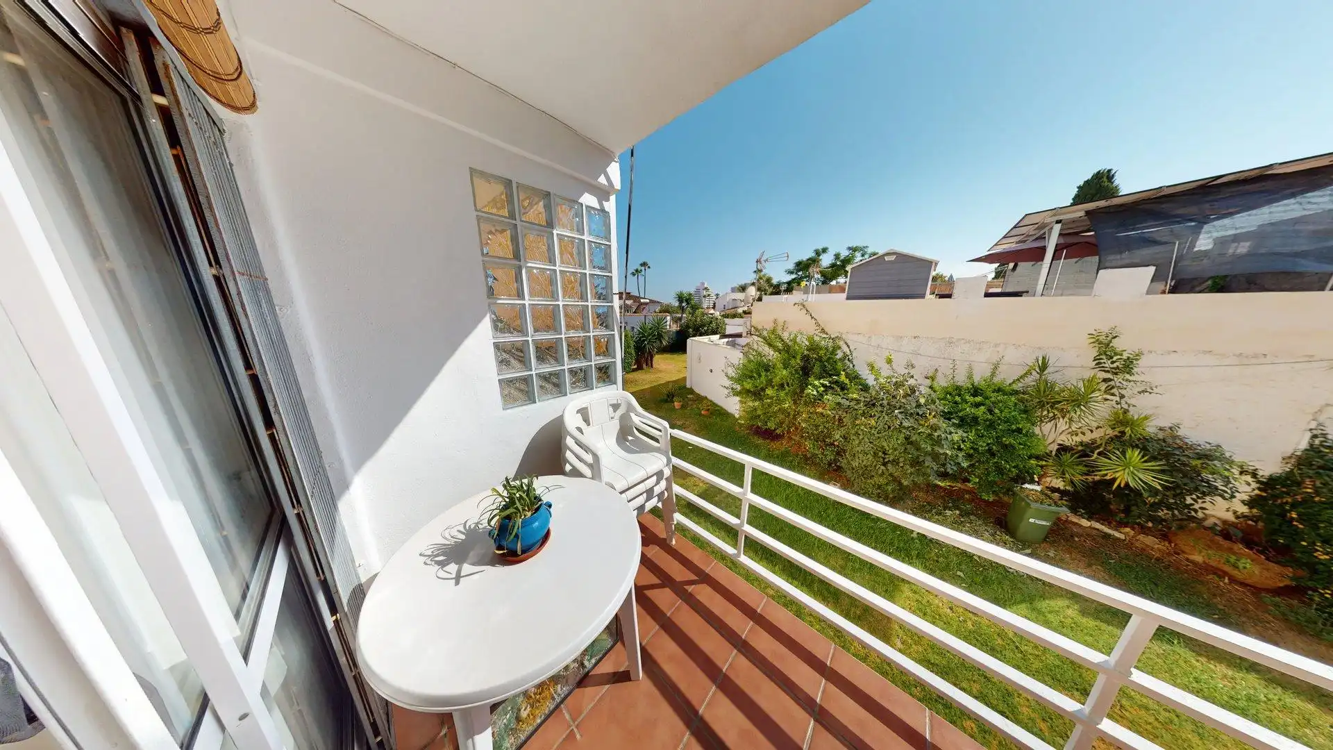 Terrasse von Wohnung zum Verkauf in Benalmádena mit Klimaanlage, Privatgarten und Terrasse
