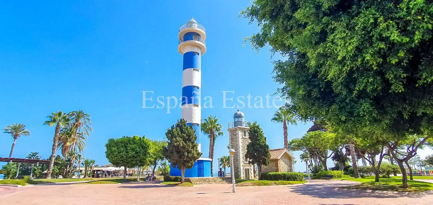 Vista exterior de Apartamento en venta en Vélez-Málaga con Piscina, Amueblado y Internet