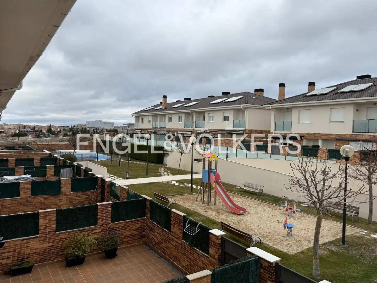 Vista exterior de Casa adosada en venda en Ávila amb Calefacció, Terrassa i Traster