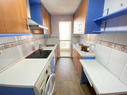 Cuina de Apartament per a compartir en  Madrid Capital amb Calefacció, Moblat i Rentadora