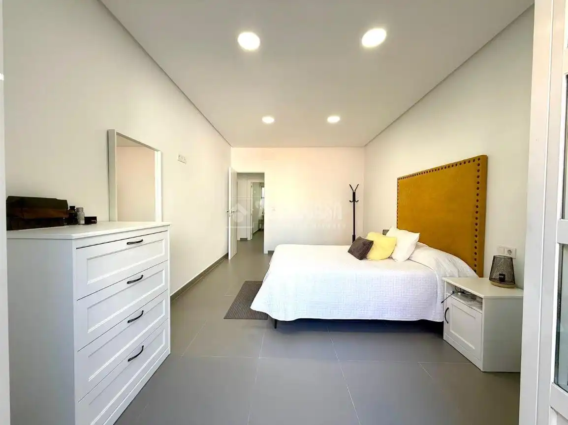 Habitación de Casa adosada en venta en Almería con Calefacción y Terraza