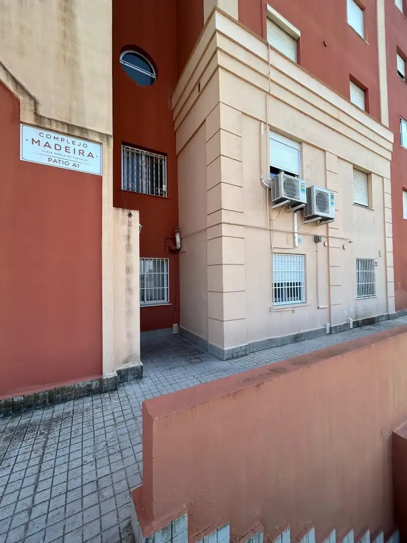 Außenansicht von Wohnung zur Miete in La Pobla de Farnals mit Möbliert, Balkon und Gemeinschaftspool