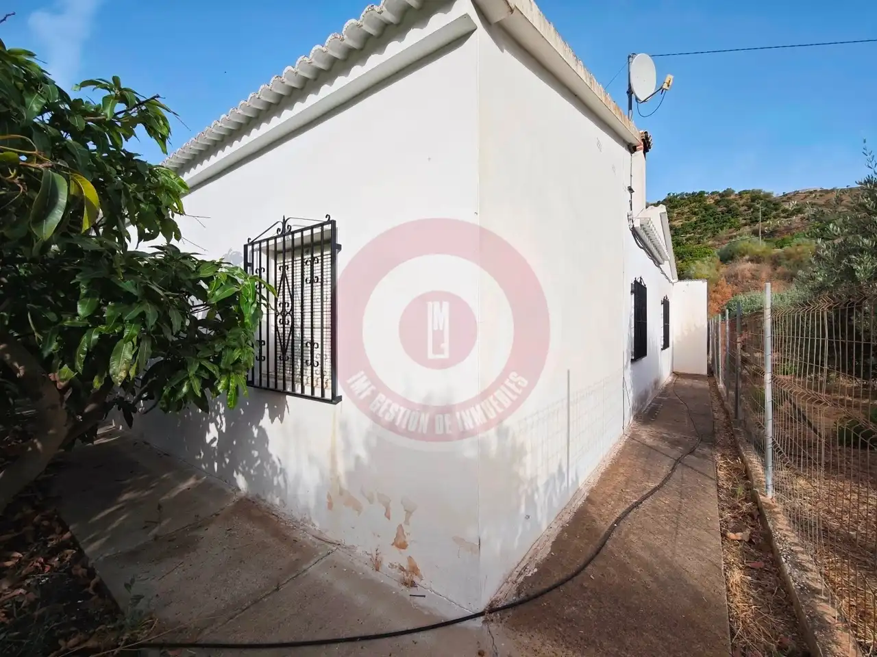 Vista exterior de Finca rústica en venda en Comares amb Terrassa