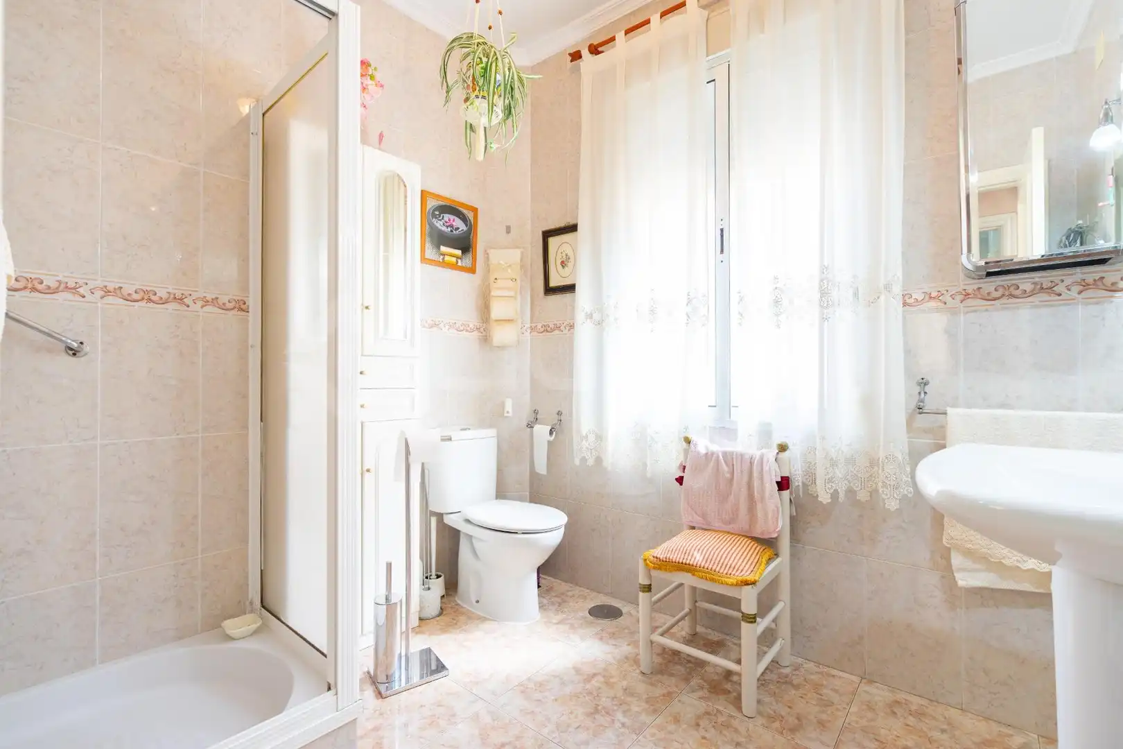 Bathroom of Flat for sale in Sevilla  with Air Conditioner, Storage room and Balcony