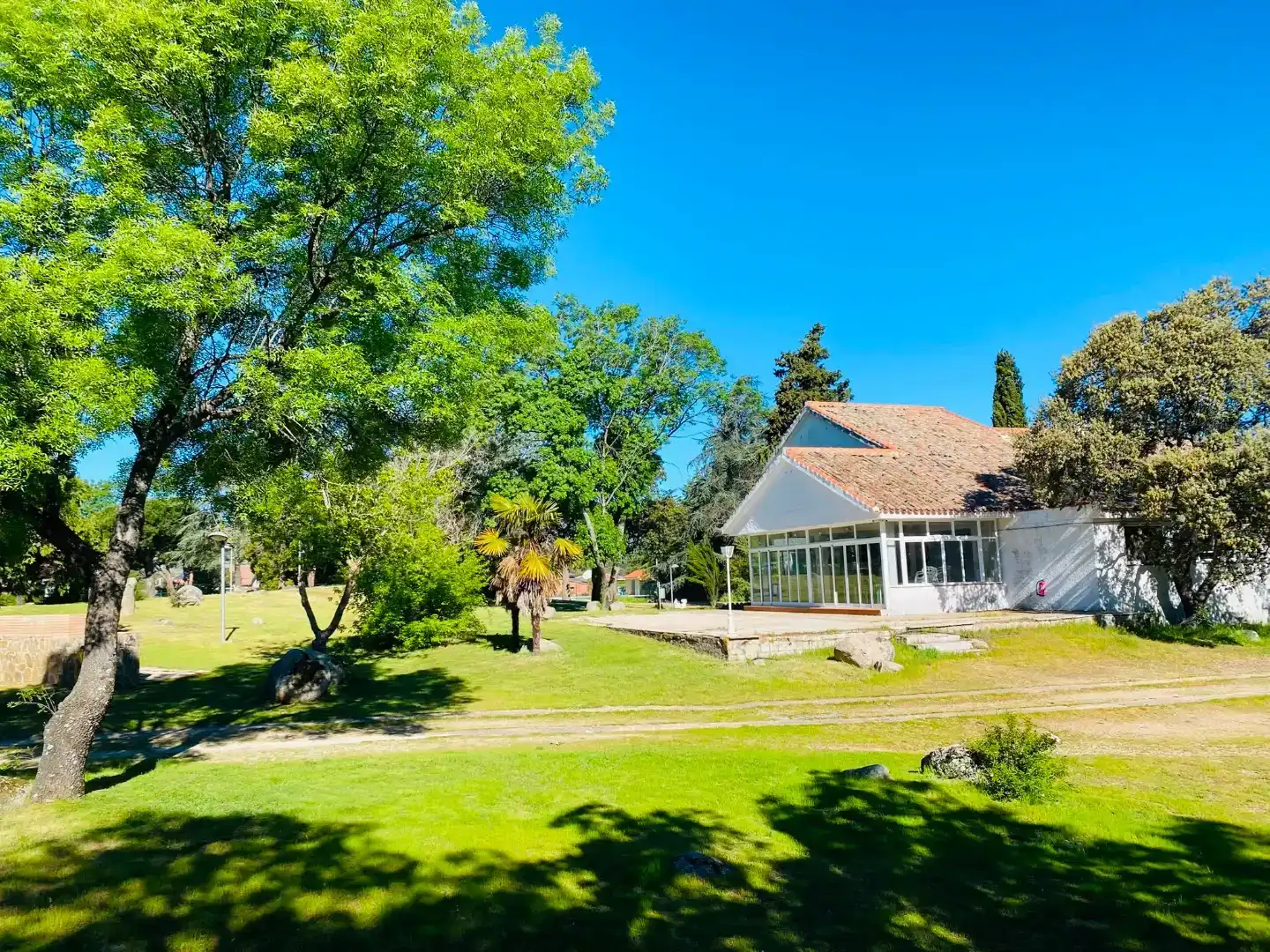Vista exterior de Pis en venda en Valdemorillo amb Aire condicionat, Jardí privat i Piscina