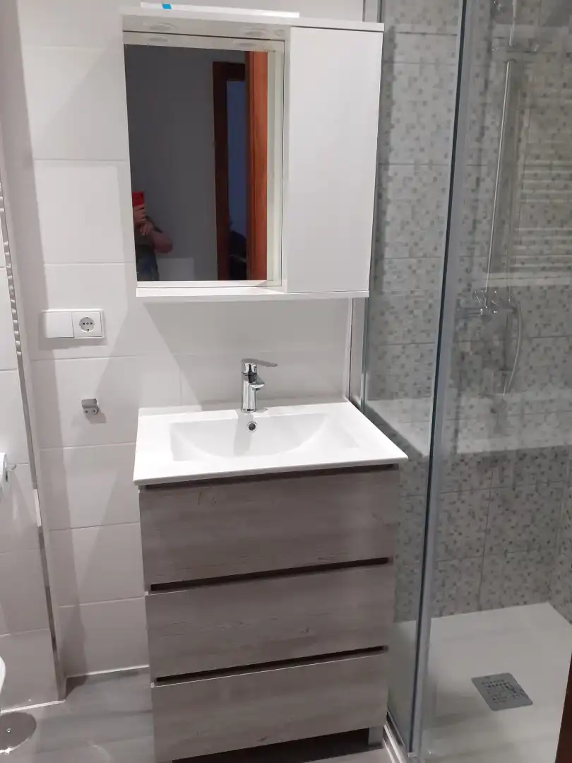 Bathroom of Flat for rent in Santiago de Compostela   with Furnished