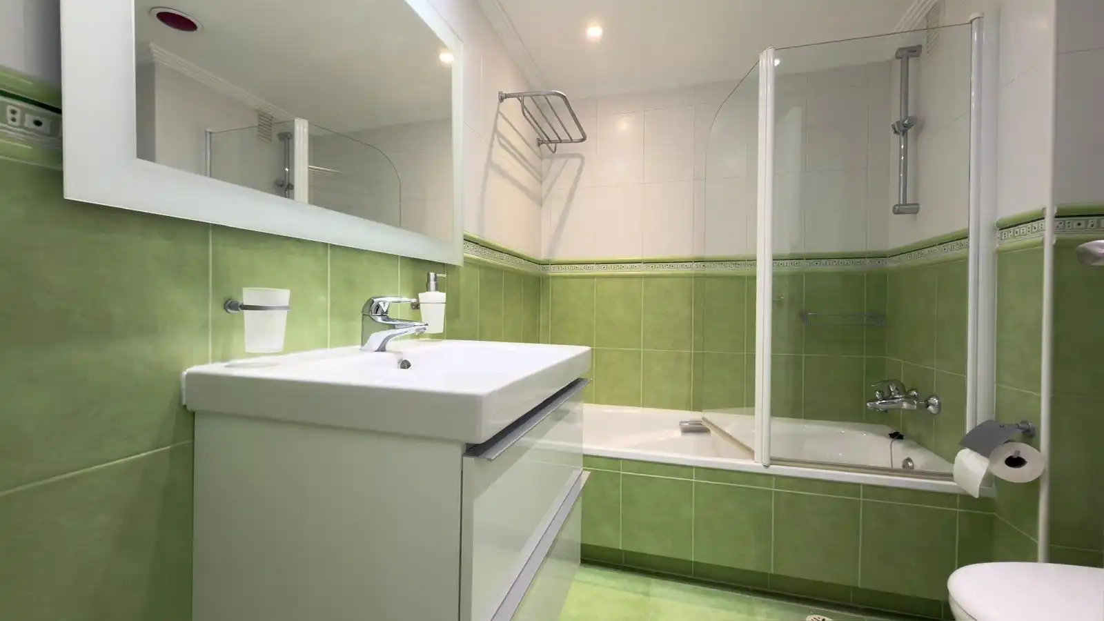 Badezimmer von Wohnung zum Verkauf in Benidorm mit Klimaanlage, Heizung und Terrasse