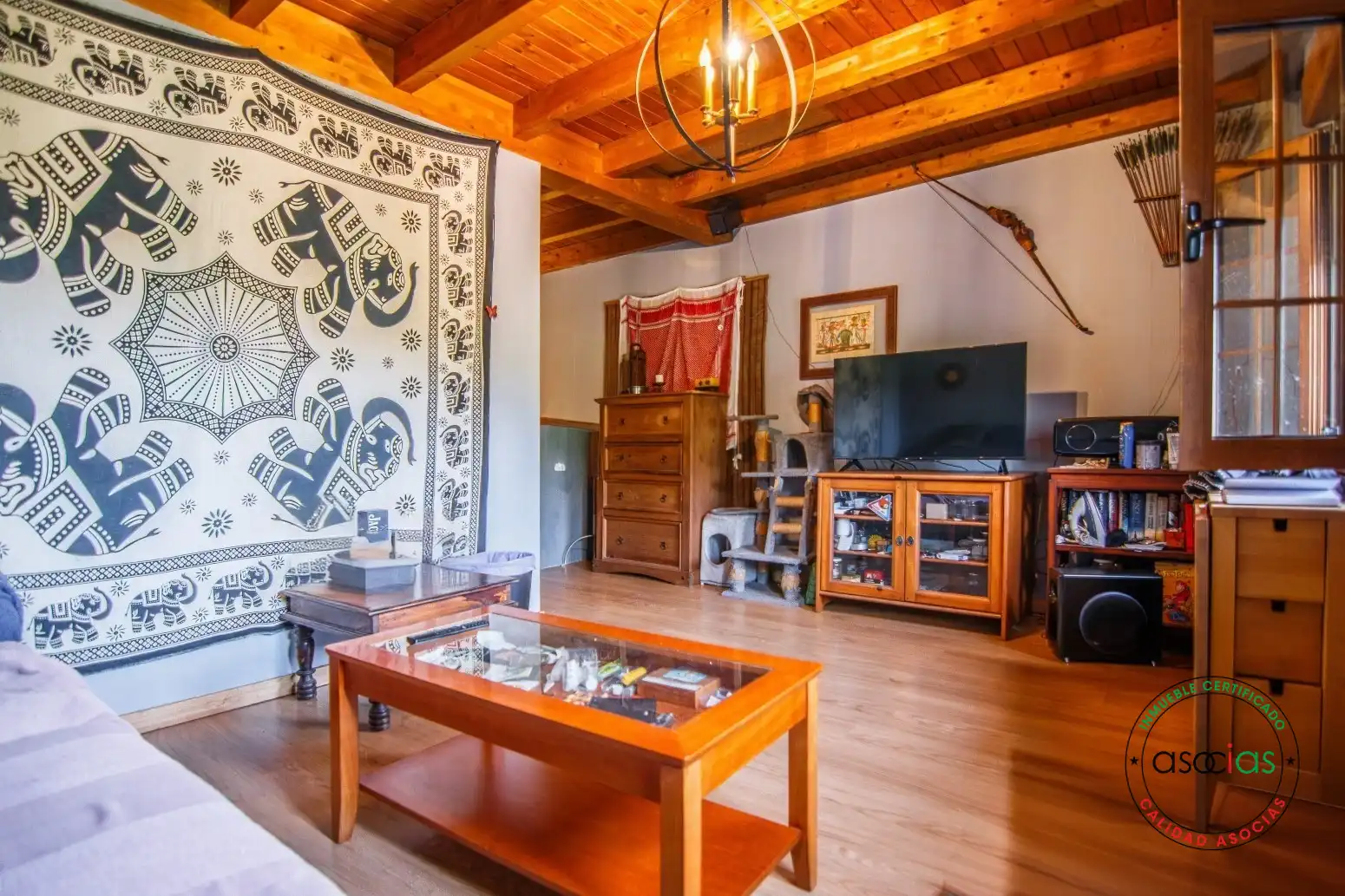 Sala d'estar de Casa o xalet en venda en San Martín del Rey Aurelio amb Calefacció, Jardí privat i Terrassa