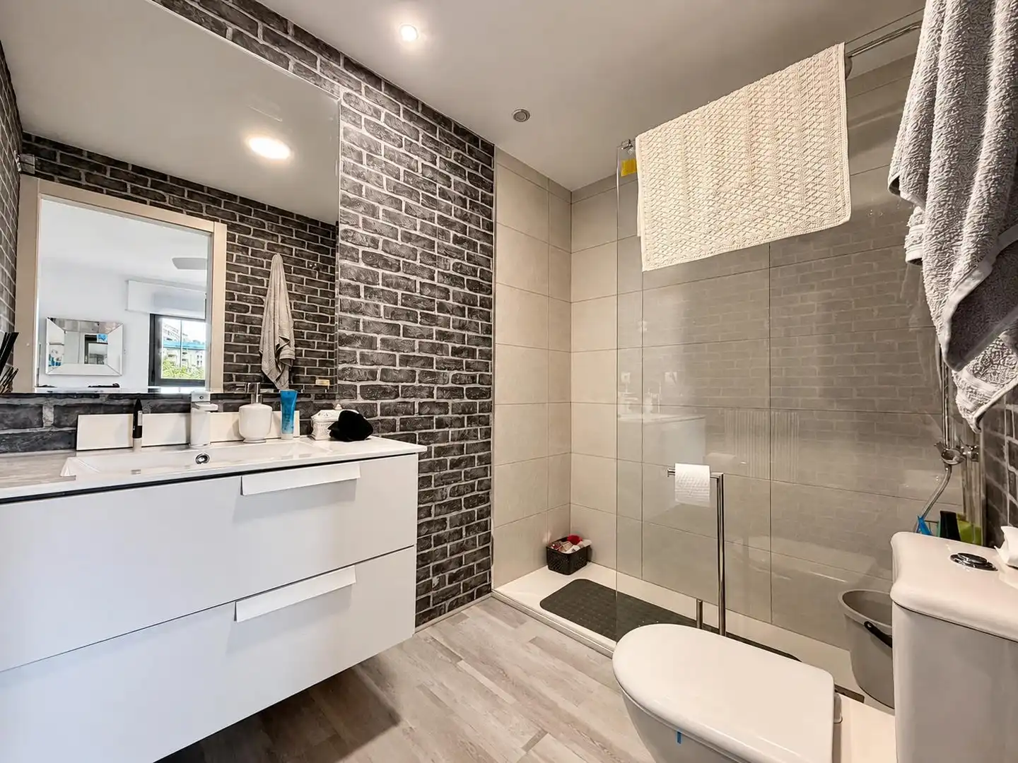 Baño de Piso en venta en Alicante / Alacant con Aire acondicionado, Calefacción y Amueblado