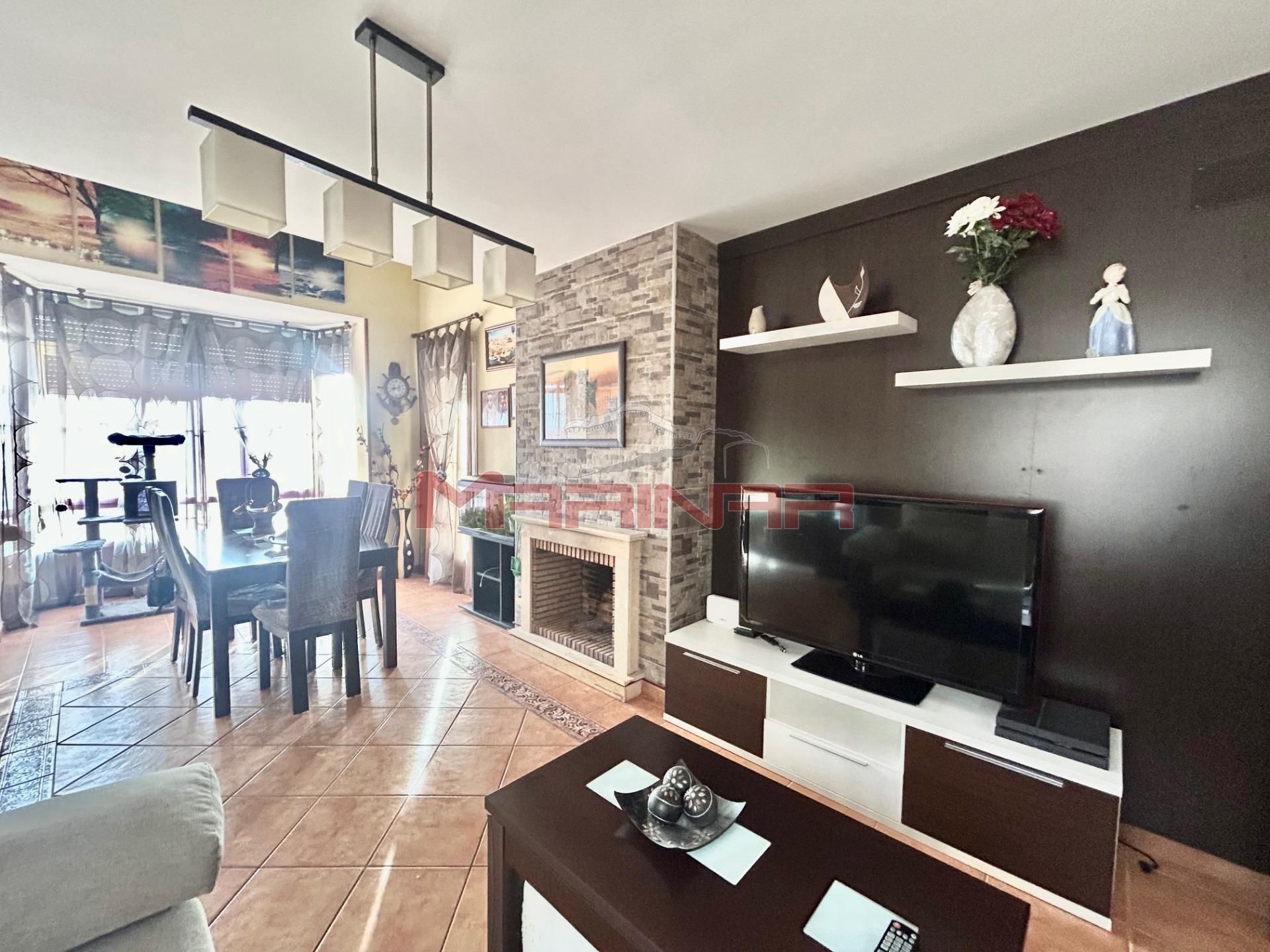 Sala d'estar de Casa adosada en venda en Seseña amb Calefacció, Jardí privat i Traster