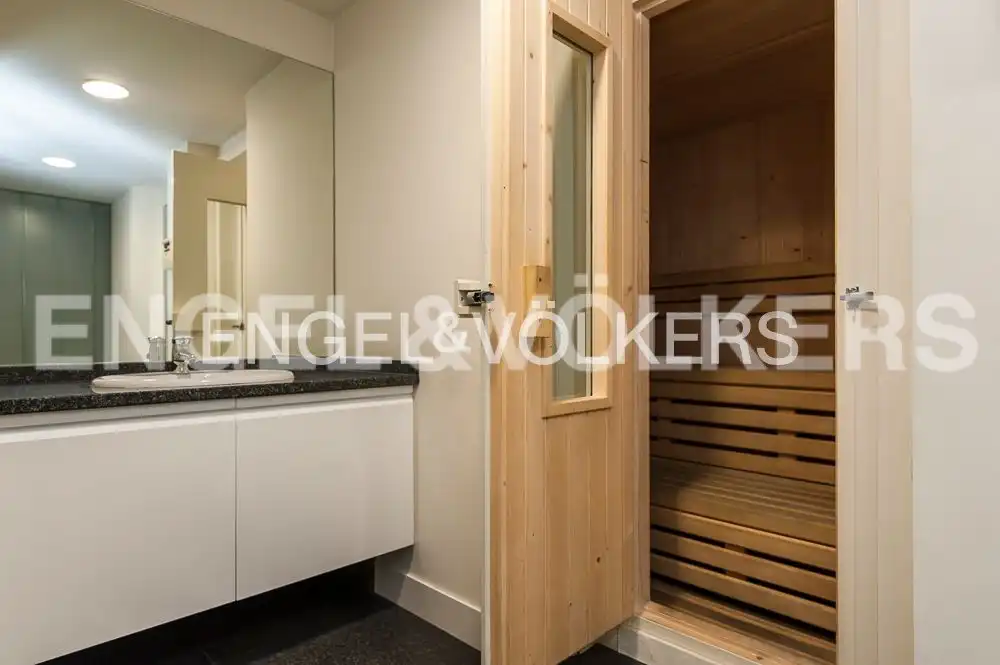 Bathroom of Attic for rent in Madrid  with Air Conditioner, Heating and Furnished