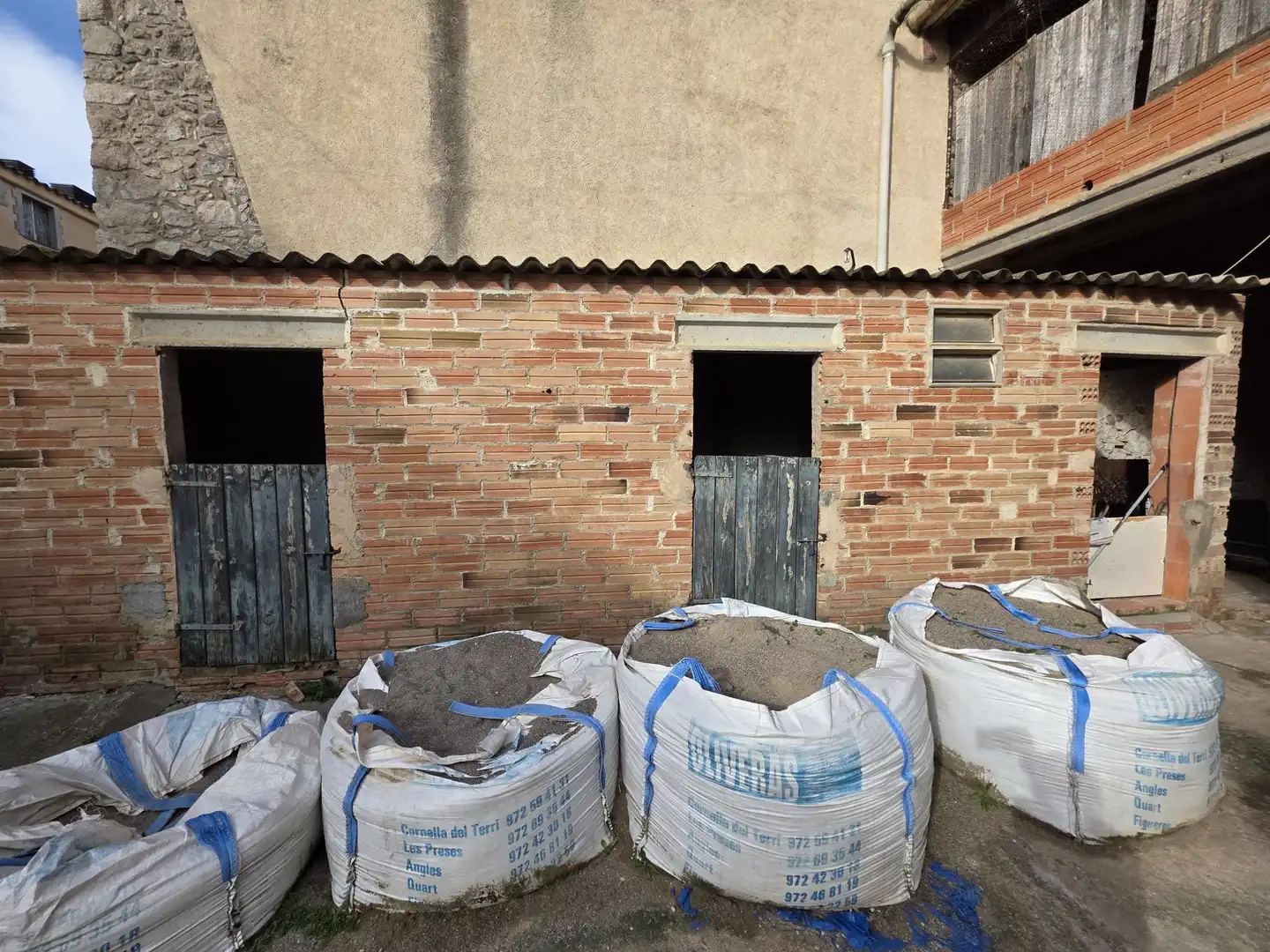 Vista exterior de Casa o xalet en venda en Riumors amb Calefacció, Jardí privat i Terrassa