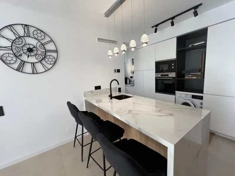 Cuina de Apartament de lloguer en Marbella amb Aire condicionat, Terrassa i Traster