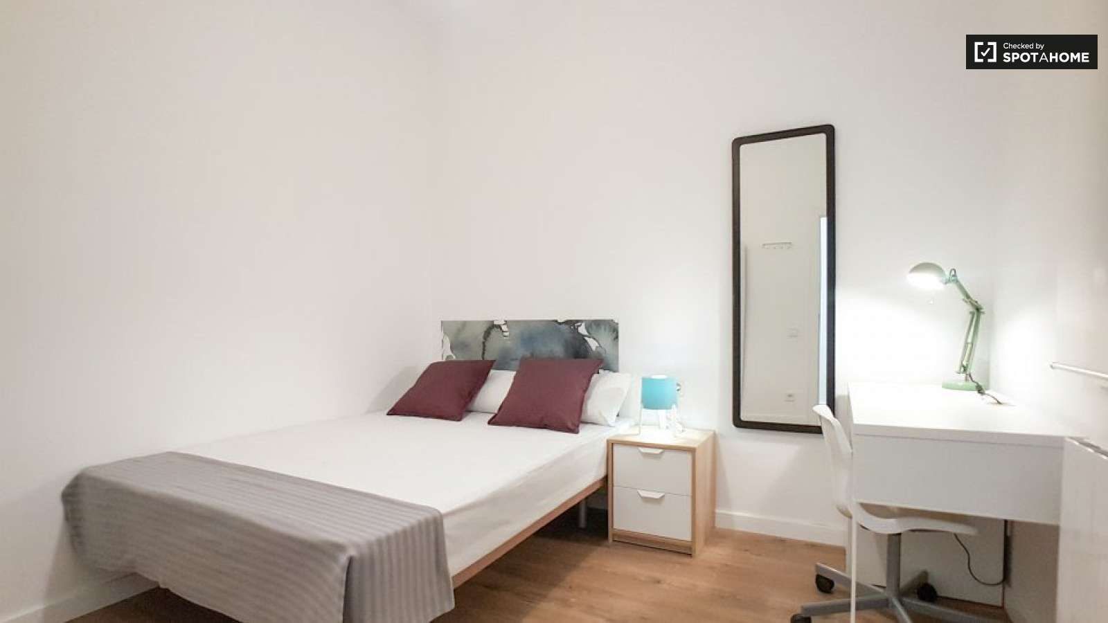 Bedroom of Flat to share in  Barcelona Capital  with Air Conditioner, Heating and Terrace