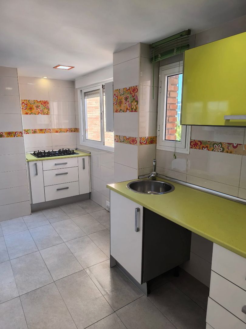 Kitchen of Flat to rent in Málaga Capital  with Air Conditioner, Washing machine and Microwave