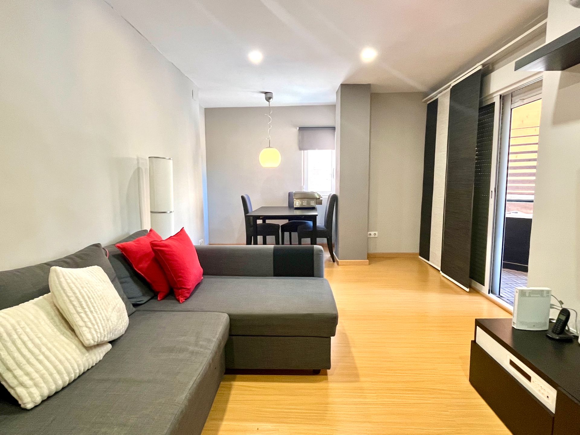 Living room of Flat for sale in  Valencia Capital  with Air Conditioner, Parquet flooring and Oven