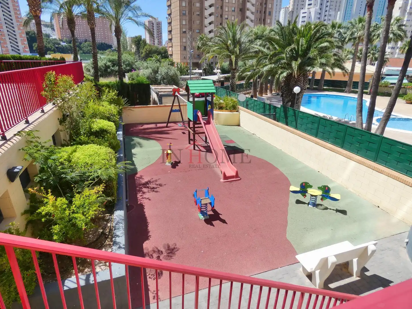 Piscina de Apartamento en venta en Benidorm con Aire acondicionado, Terraza y Amueblado