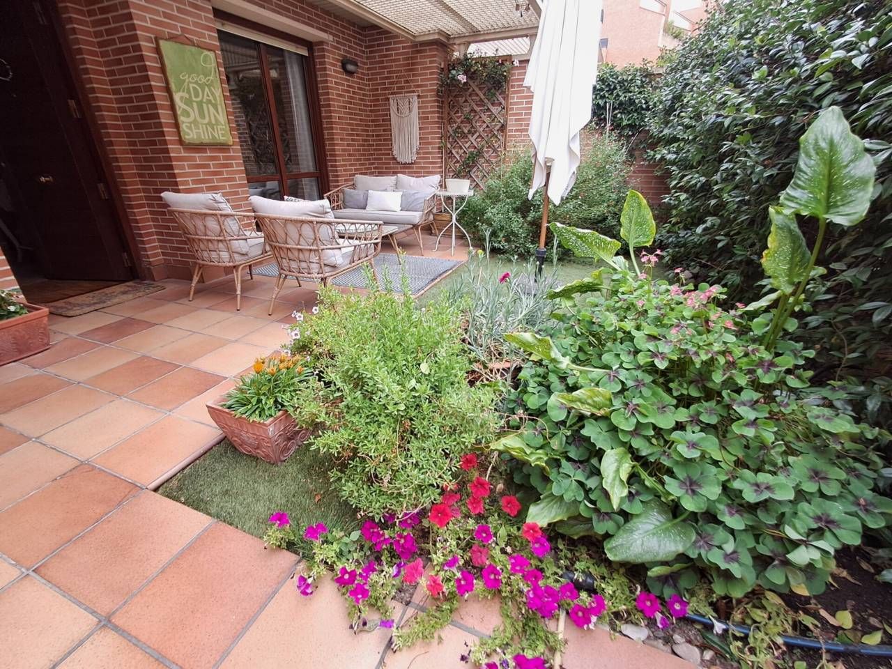 Jardín de Casa adosada en venta en  Logroño con Calefacción, Terraza y Piscina comunitaria