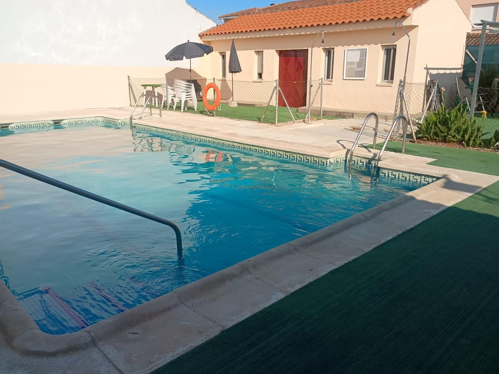 Swimming pool of Single-family semi-detached for sale in Quismondo  with Air Conditioner, Terrace and Storage room