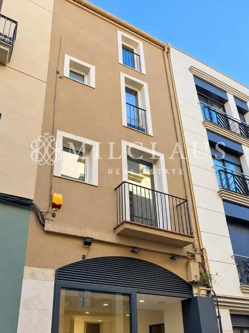 Casa con terraza en venta en Carrer de la Font Vella
