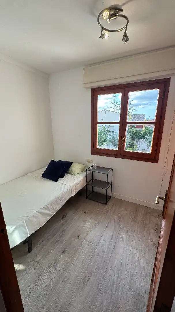 Schlafzimmer von Einfamilien-Reihenhaus zum Verkauf in Torredembarra mit Klimaanlage, Heizung und Privatgarten