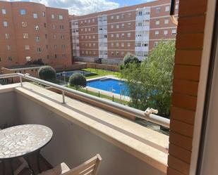 Swimming pool of Flat for sale in  Sevilla Capital  with Air Conditioner and Community pool