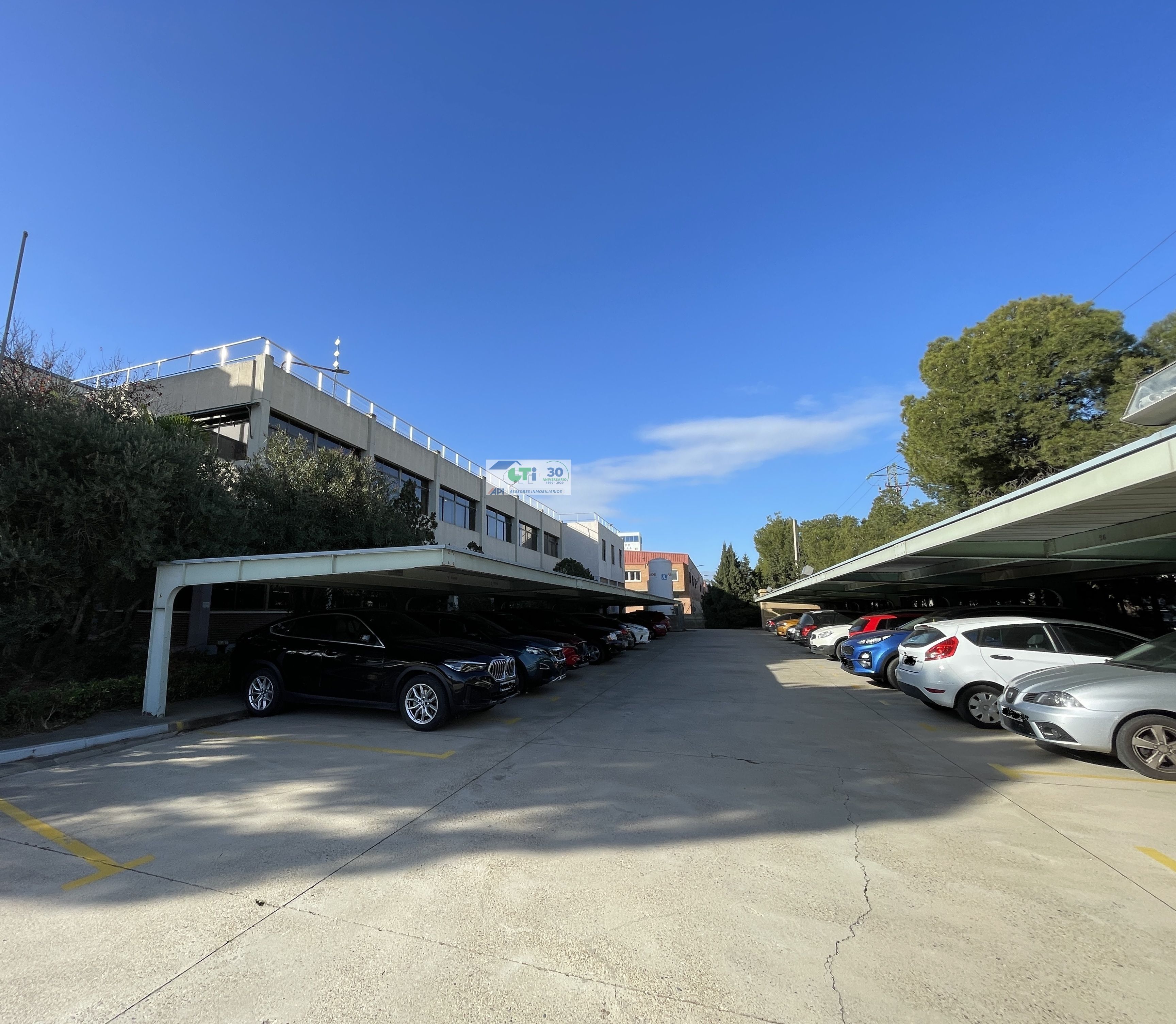 Aparcament de Nau industrial en venda en  Zaragoza Capital