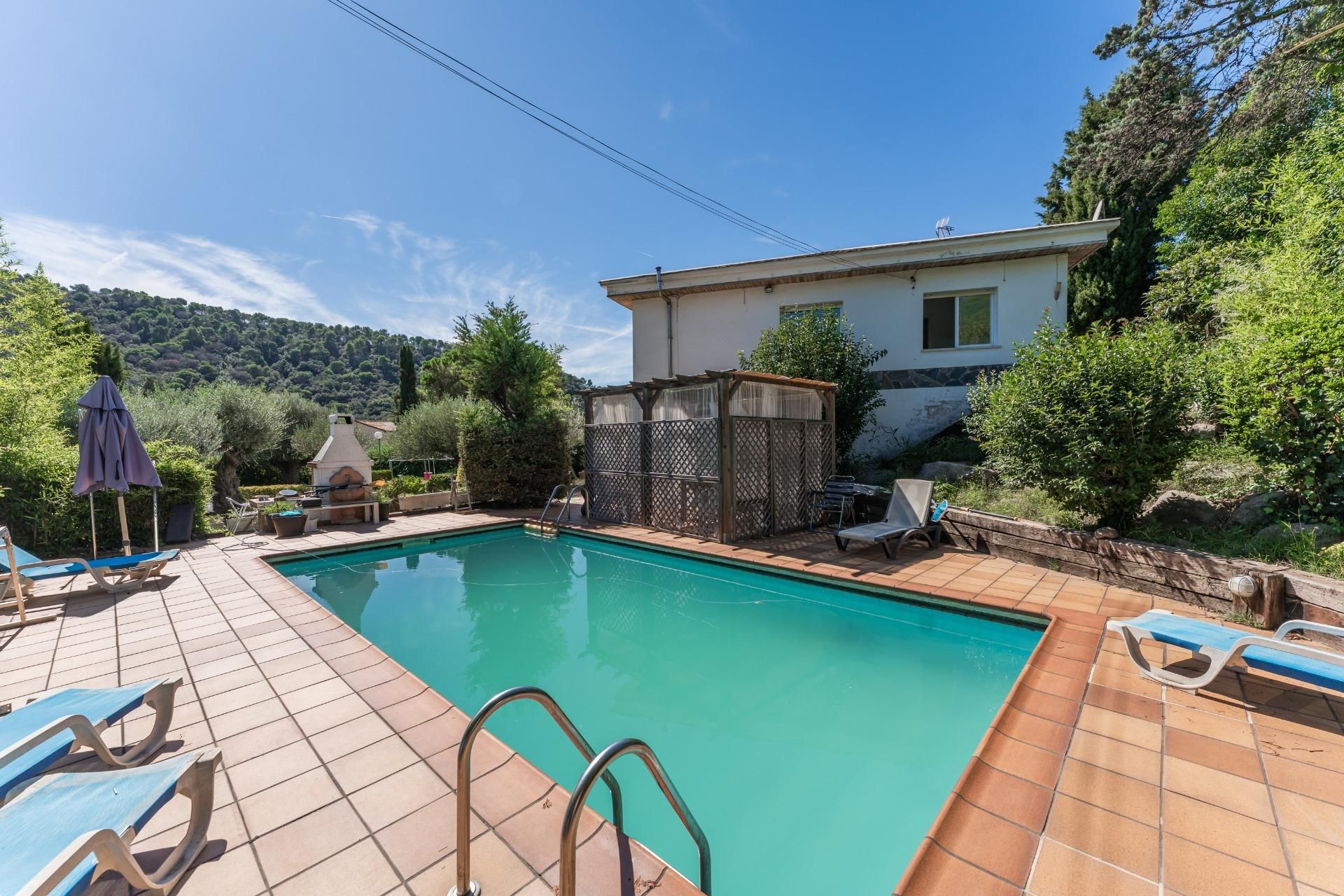 Swimming pool of House or chalet for sale in Vilanova del Vallès  with Air Conditioner, Heating and Private garden