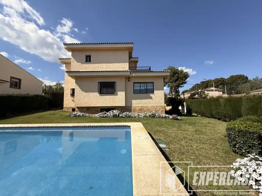 Vista exterior de Casa o xalet en venda en Riba-roja de Túria amb Aire condicionat, Calefacció i Terrassa