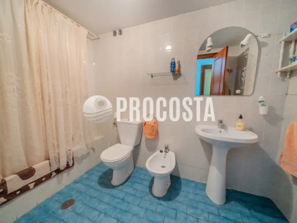 Badezimmer von Wohnung zum Verkauf in Almuñécar mit Klimaanlage, Privatgarten und Terrasse