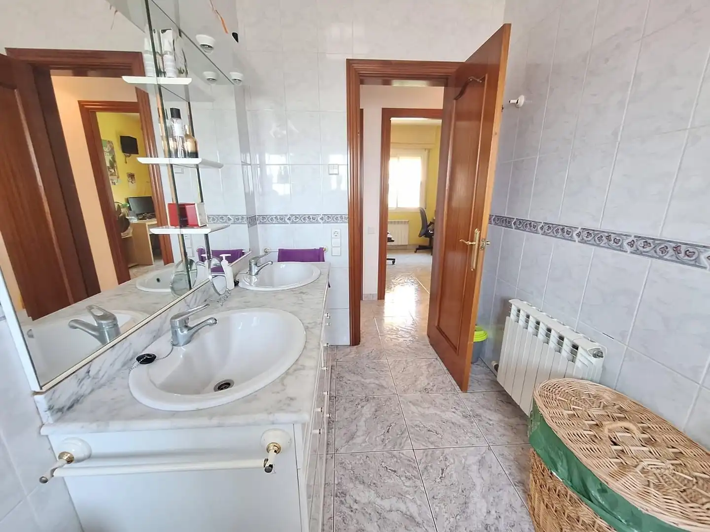 Badezimmer von Country house zum Verkauf in Santa Eulàlia de Ronçana mit Klimaanlage, Privatgarten und Terrasse