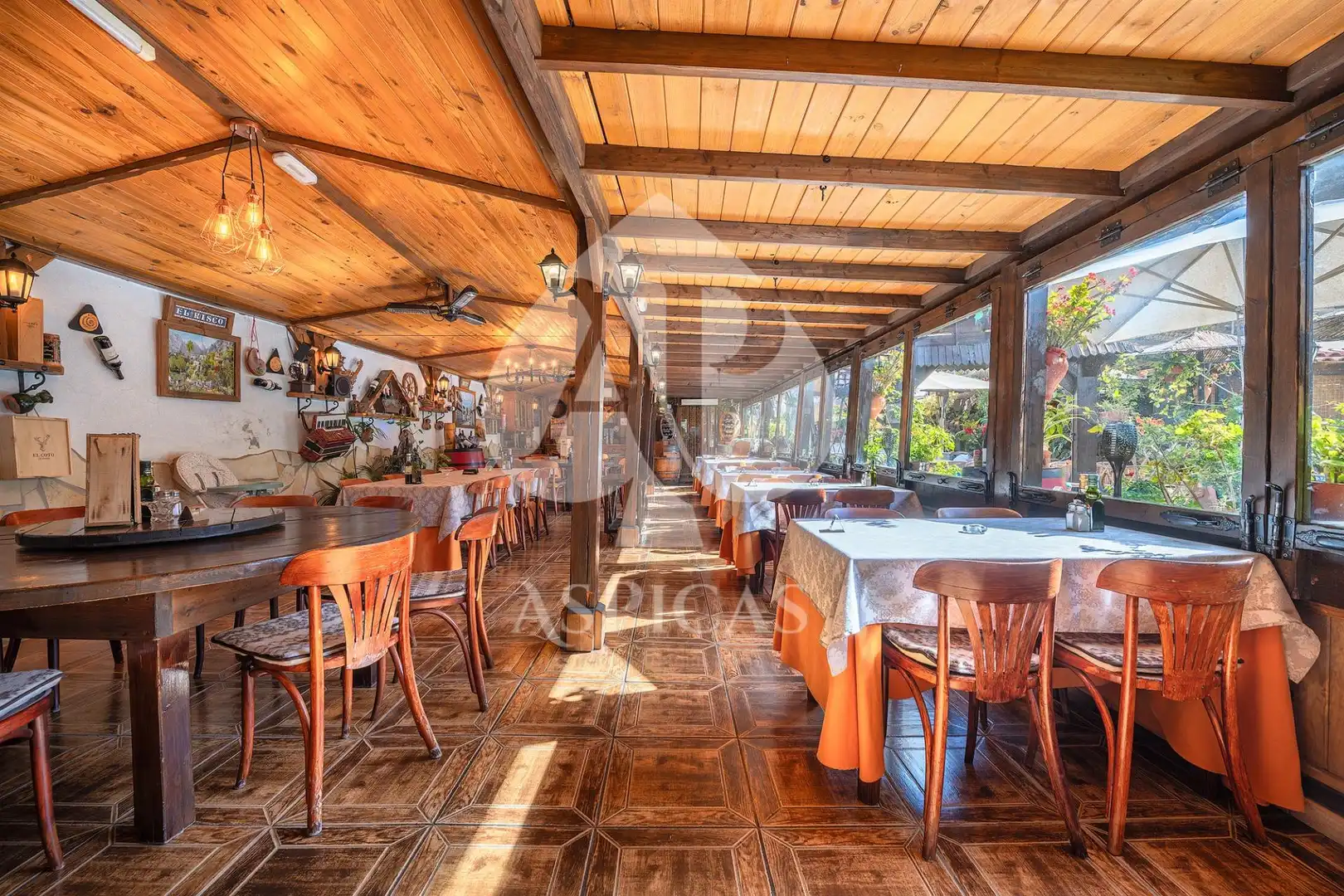 Commercial properties for sale in Montaña - La Data