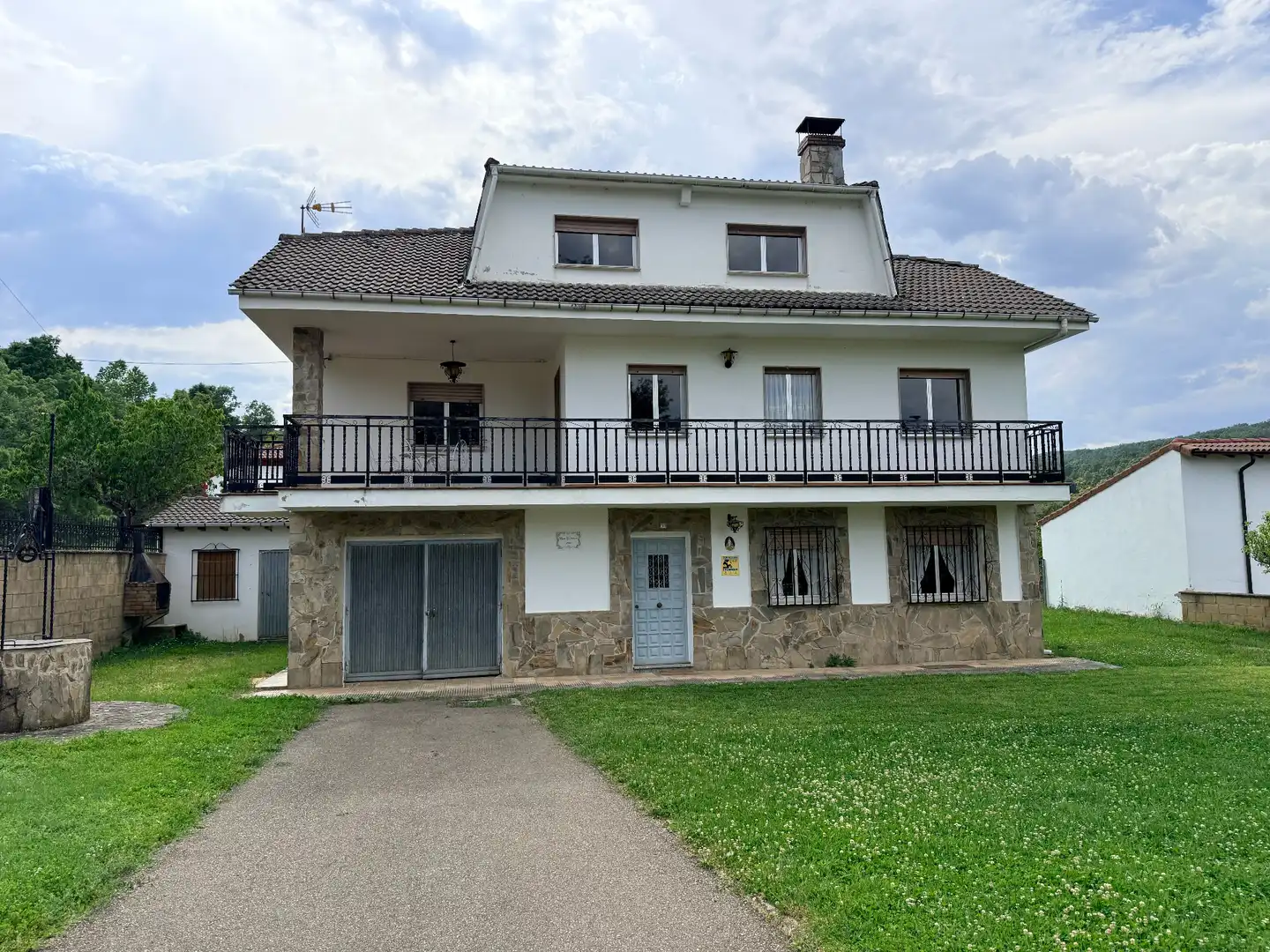 Vista exterior de Casa o chalet en venta en Soto y Amío con Calefacción, Jardín privado y Parquet