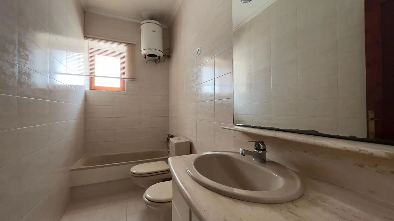 Bany de Casa o xalet en venda en Alaquàs amb Terrassa, Traster i Balcó