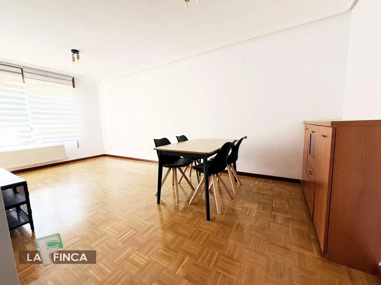 Living room of Flat for rent in Oviedo   with Heating, Parquet flooring and Terrace