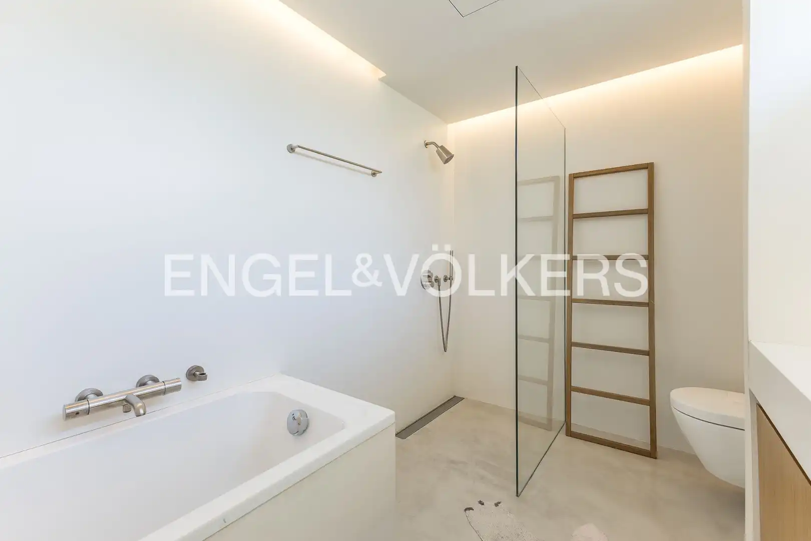 Bathroom of Houses for rent in Castelldefels  with Air Conditioner, Heating and Private garden