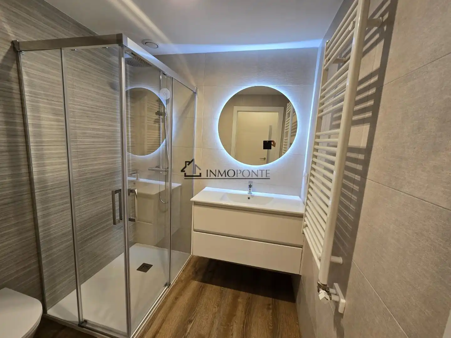 Bathroom of Flat for rent in Pontevedra Capital 