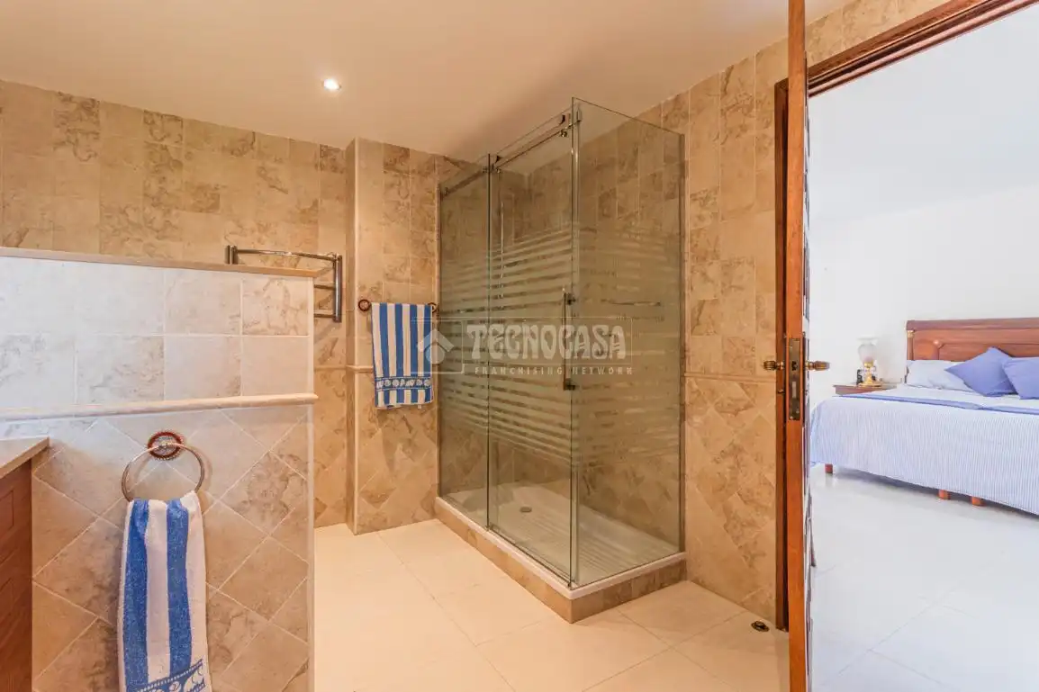 Baño de Casa o chalet en venta en Sant Cugat del Vallès con Aire acondicionado y Terraza