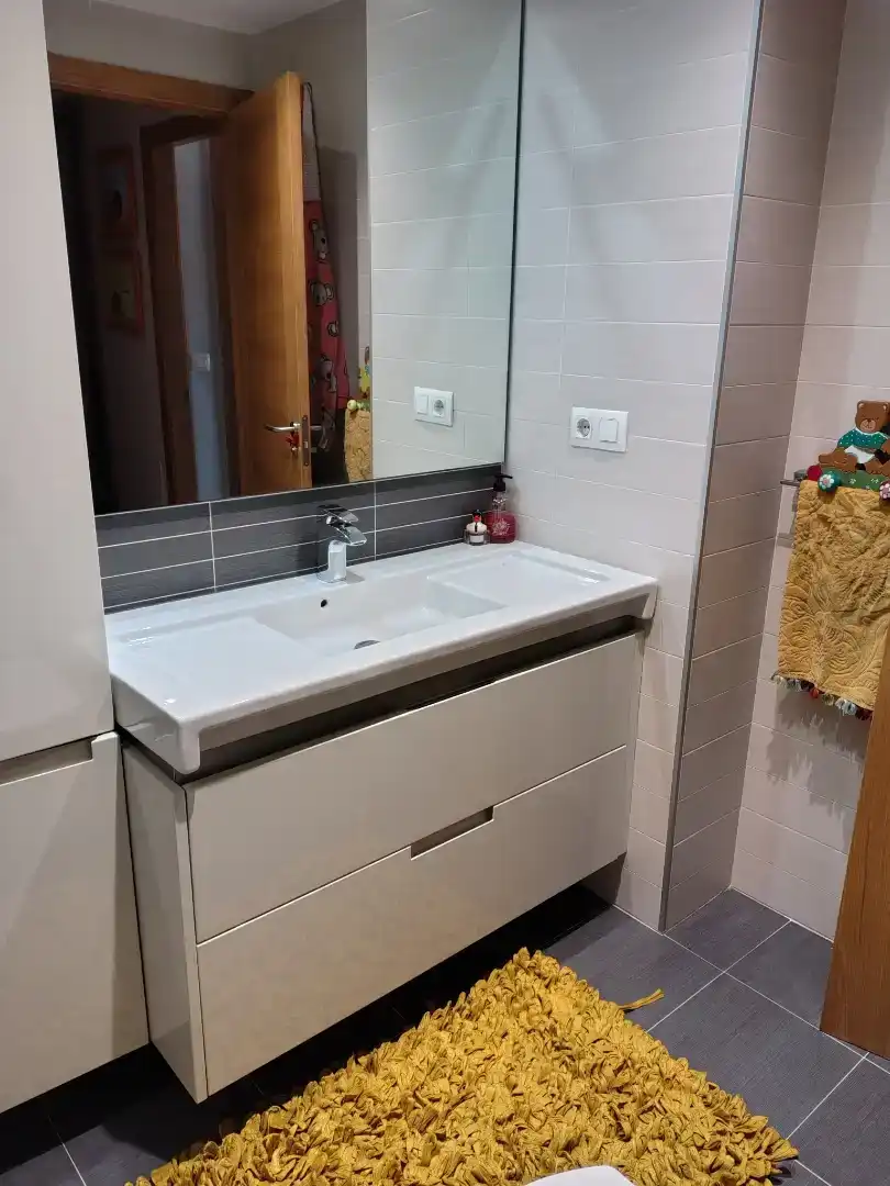 Bany de Pis en venda en Pontevedra Capital  amb Jardí privat, Parquet i Traster