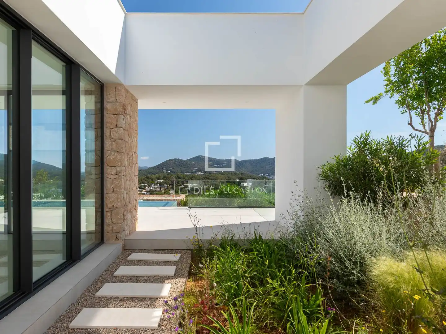 Vista exterior de Casa o chalet en venta en Santa Eulària des Riu con Aire acondicionado, Jardín privado y Terraza