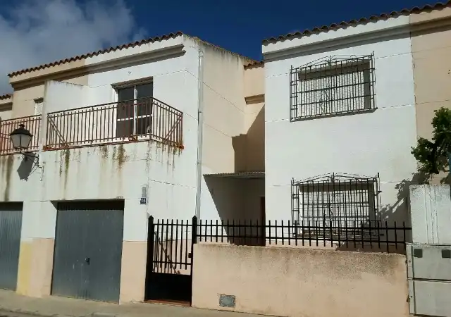 Vista exterior de Piso en venta en San Pedro
