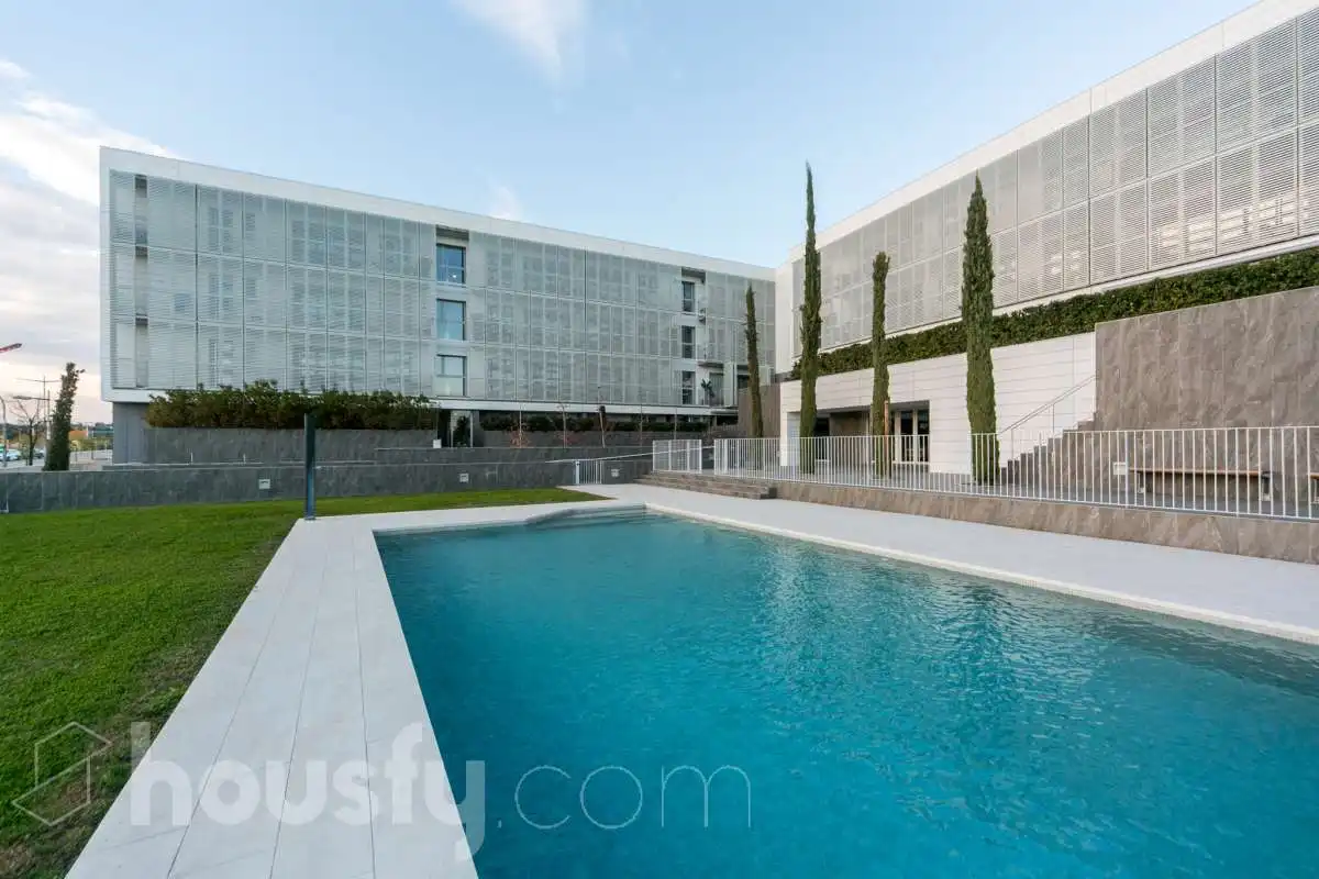 Piscina de Planta baixa en venda en Sabadell amb Aire condicionat, Calefacció i Jardí privat